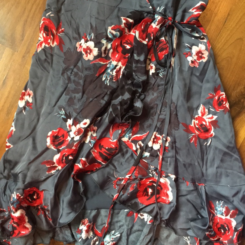 Love + Friends Gigi Wrap Dress M - Picture 3 of 8